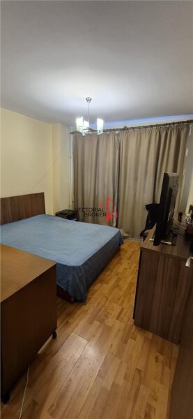 Titan, Poarta 4 Faur, 3 camere,