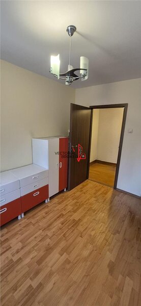 Titan, Poarta 4 Faur, 3 camere,