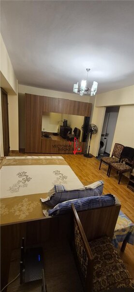 Titan, Poarta 4 Faur, 3 camere,