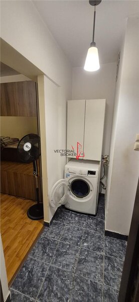 Titan, Poarta 4 Faur, 3 camere,