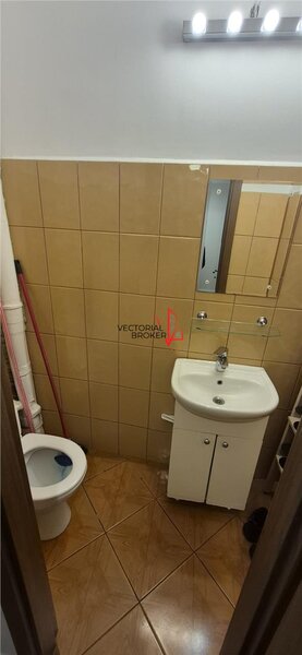 Titan, Poarta 4 Faur, 3 camere,