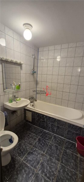 Titan, Poarta 4 Faur, 3 camere,